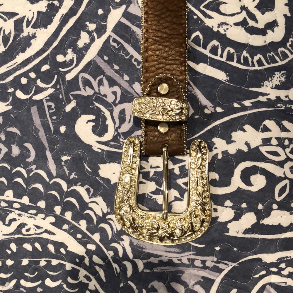 Women’s western rhinestone belt.